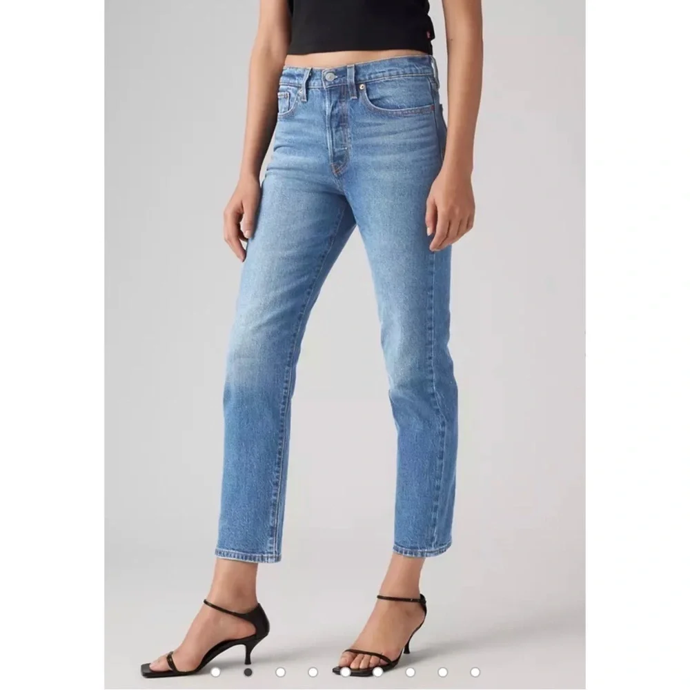 LEVI'S Wedgie Straight Jeans Size 26 - Picture 2 of 12